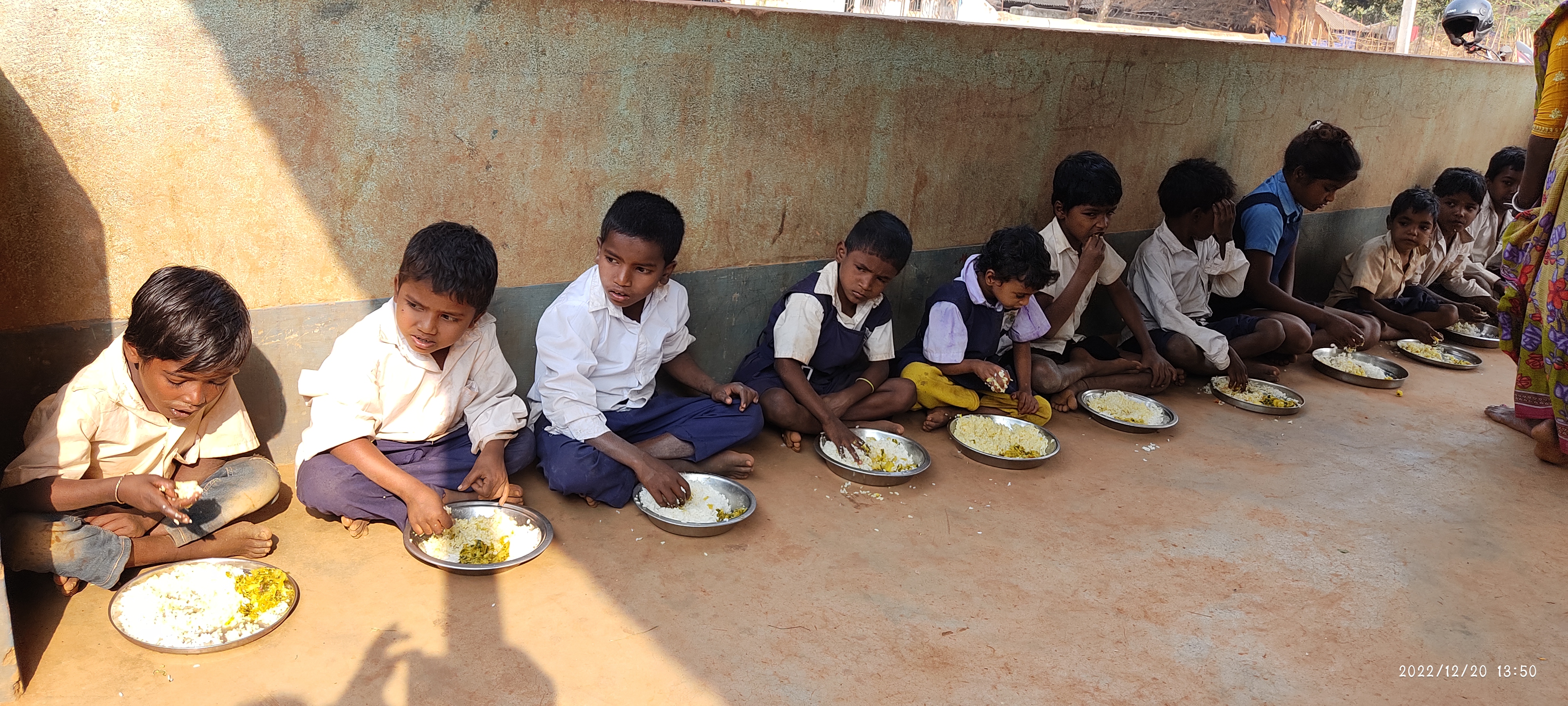 Does This Photo Show A Mid-Day Meal In Uttar Pradesh? A FactCheck | BOOM