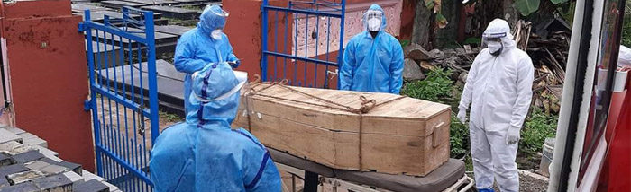 Caritas Samaritans perform the final rites of the Covid-19 deceased
