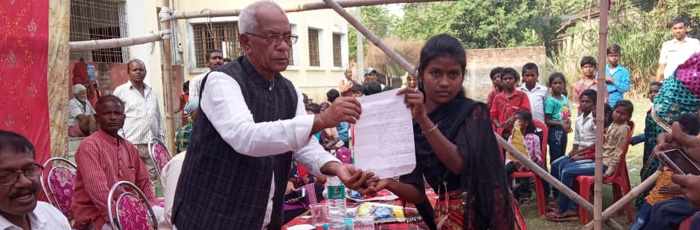 Dalit children in Bihar submit memorandum to the MLA demanding libraries in schools