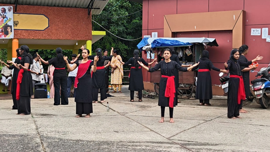 Street Theatre Brings Mental Health, Disaster Preparedness Message to Puthuppady and Vanimel